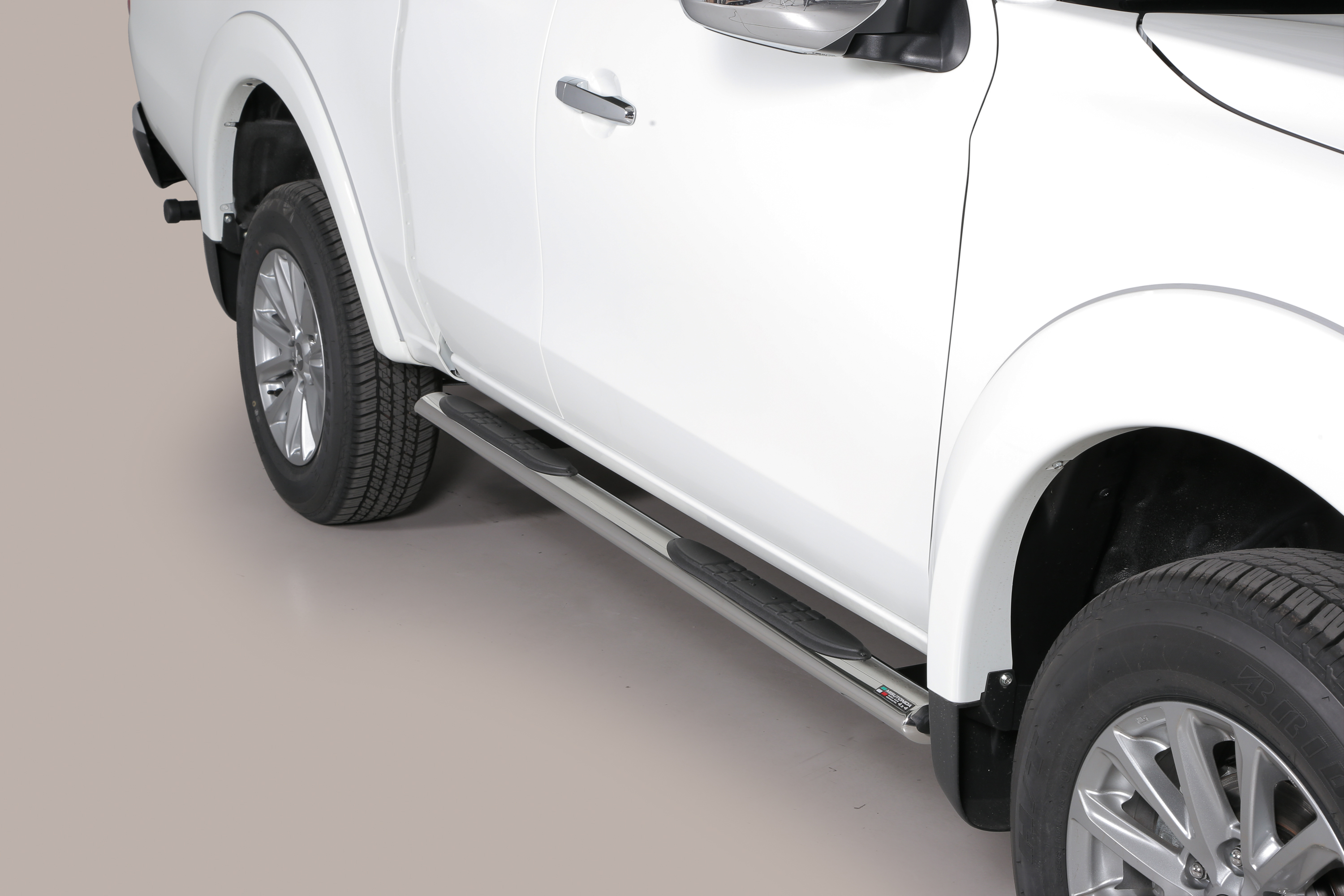 MITSUBISHI L200 2015 > CLUB CAB KYLKIPUTKET ASKELMILLA OVAL